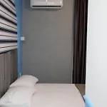 Dello Iacono בית הארחה 4*